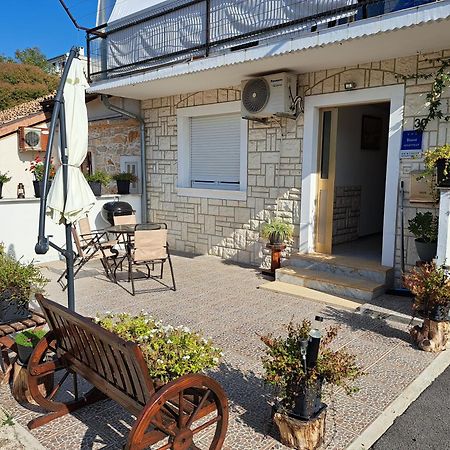 Nostress Apartment Пула Екстериор снимка