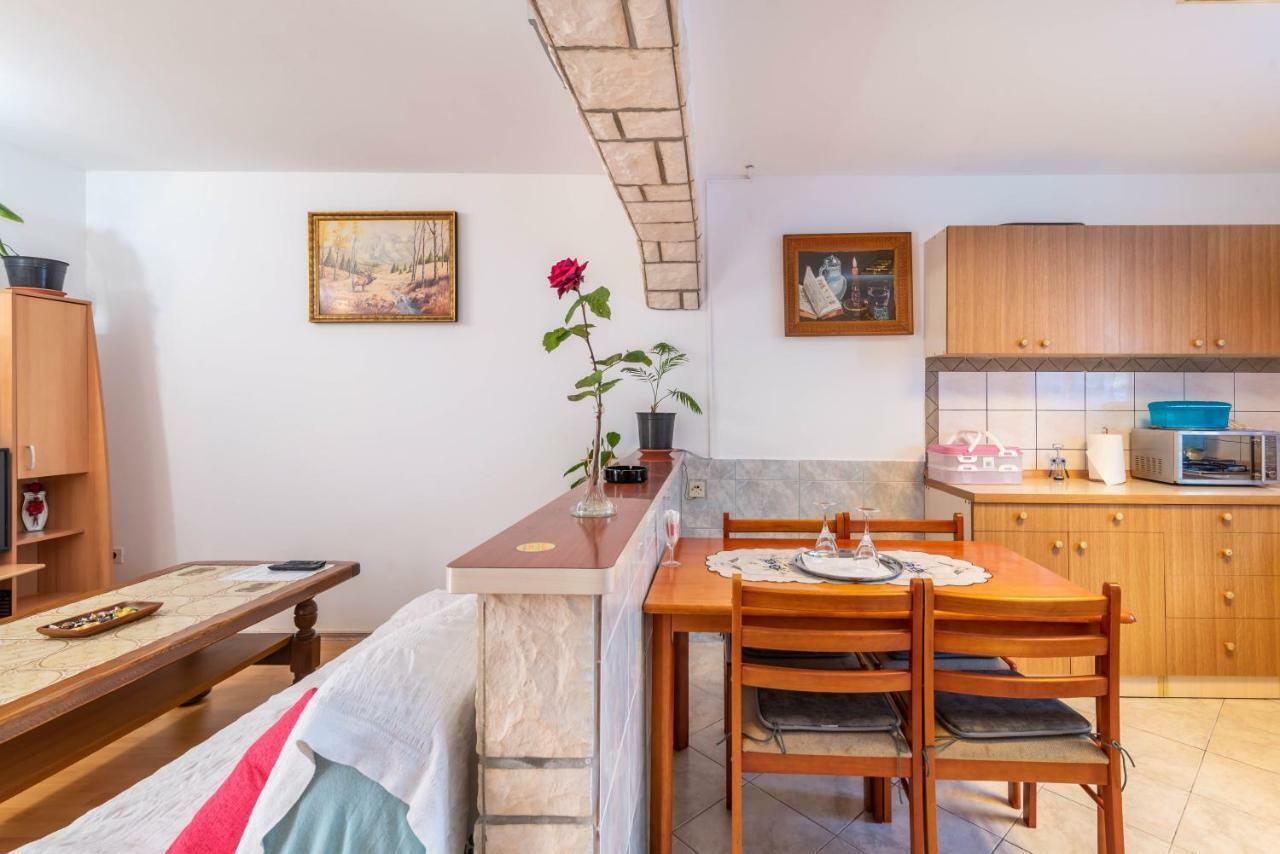 Nostress Apartment Пула Екстериор снимка