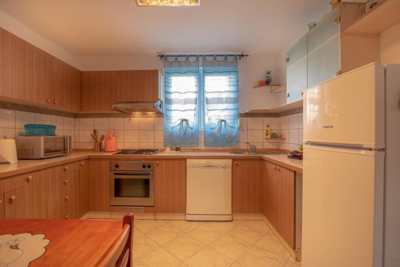 Nostress Apartment Пула Екстериор снимка