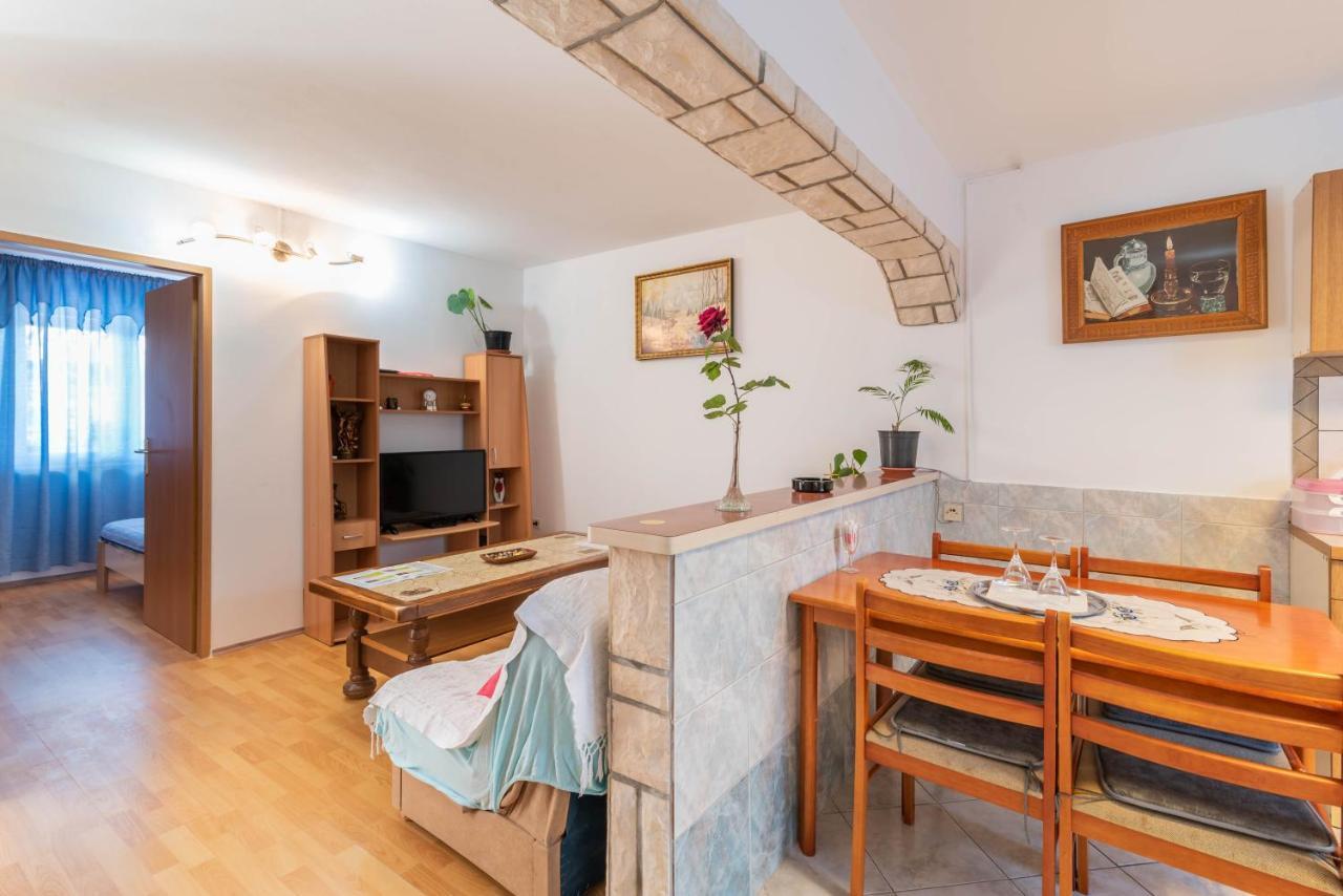 Nostress Apartment Пула Екстериор снимка