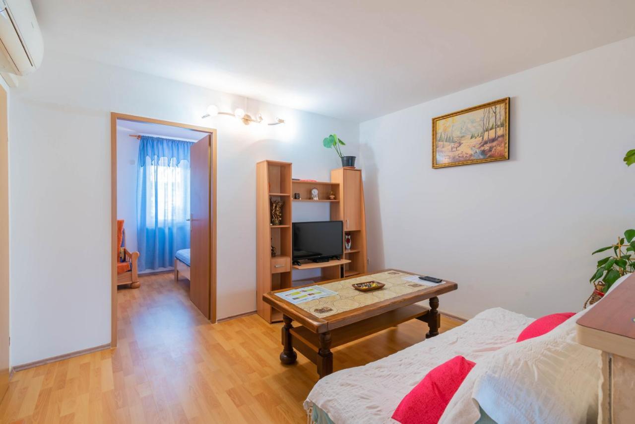 Nostress Apartment Пула Екстериор снимка